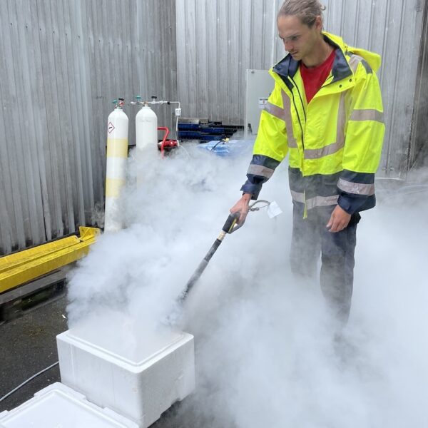 Equipement de valorisation du CO2 et effluents gazeux permettant de produire de la neige carbonique